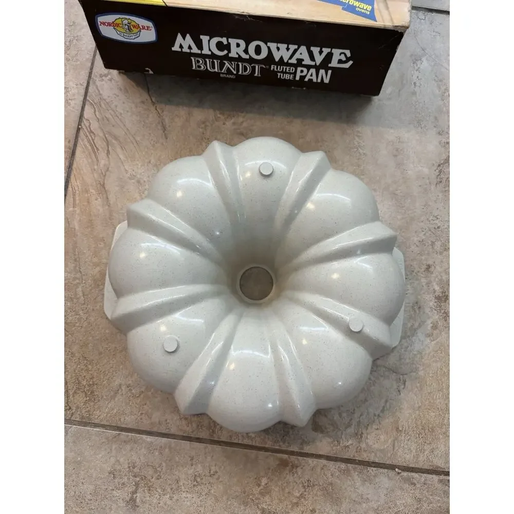 Vintage Nordic Ware Microwave Bundt Pan 61104 Gemstone Ware w Origin Box Recipes
